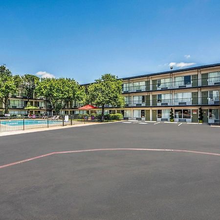 Econo Lodge Airport I-35 North Фармерс-Бранч Экстерьер фото