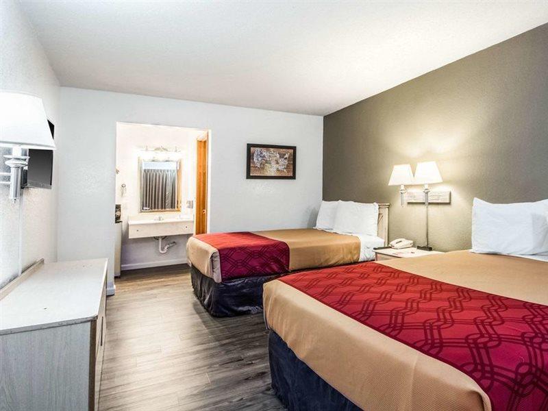 Econo Lodge Airport I-35 North Фармерс-Бранч Экстерьер фото