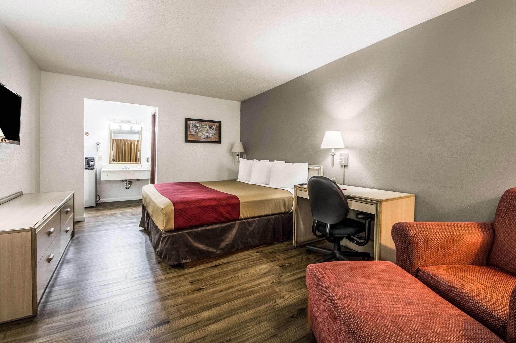 Econo Lodge Airport I-35 North Фармерс-Бранч Экстерьер фото