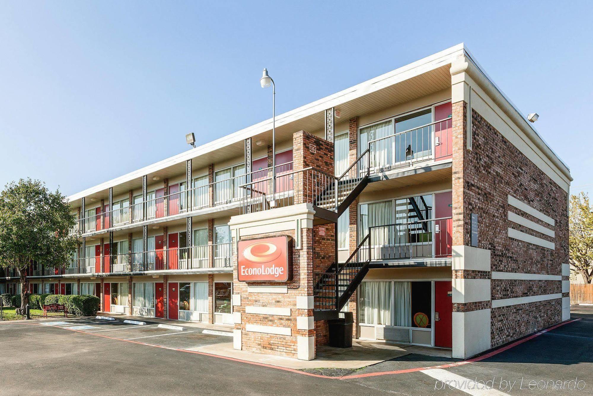 Econo Lodge Airport I-35 North Фармерс-Бранч Экстерьер фото