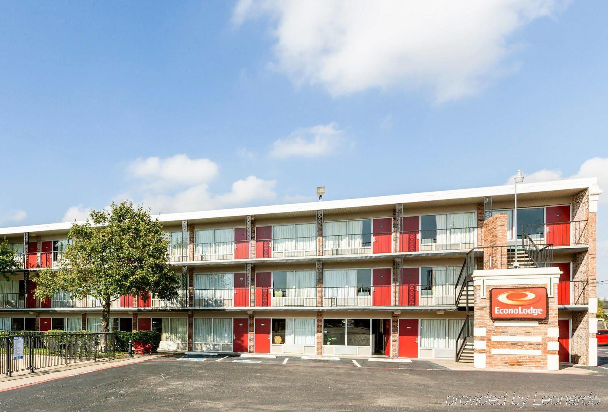 Econo Lodge Airport I-35 North Фармерс-Бранч Экстерьер фото