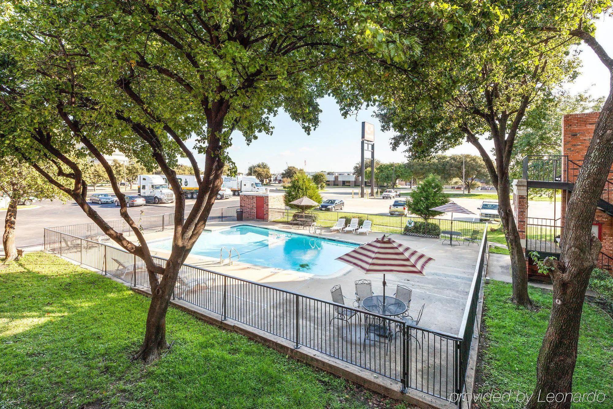 Econo Lodge Airport I-35 North Фармерс-Бранч Экстерьер фото