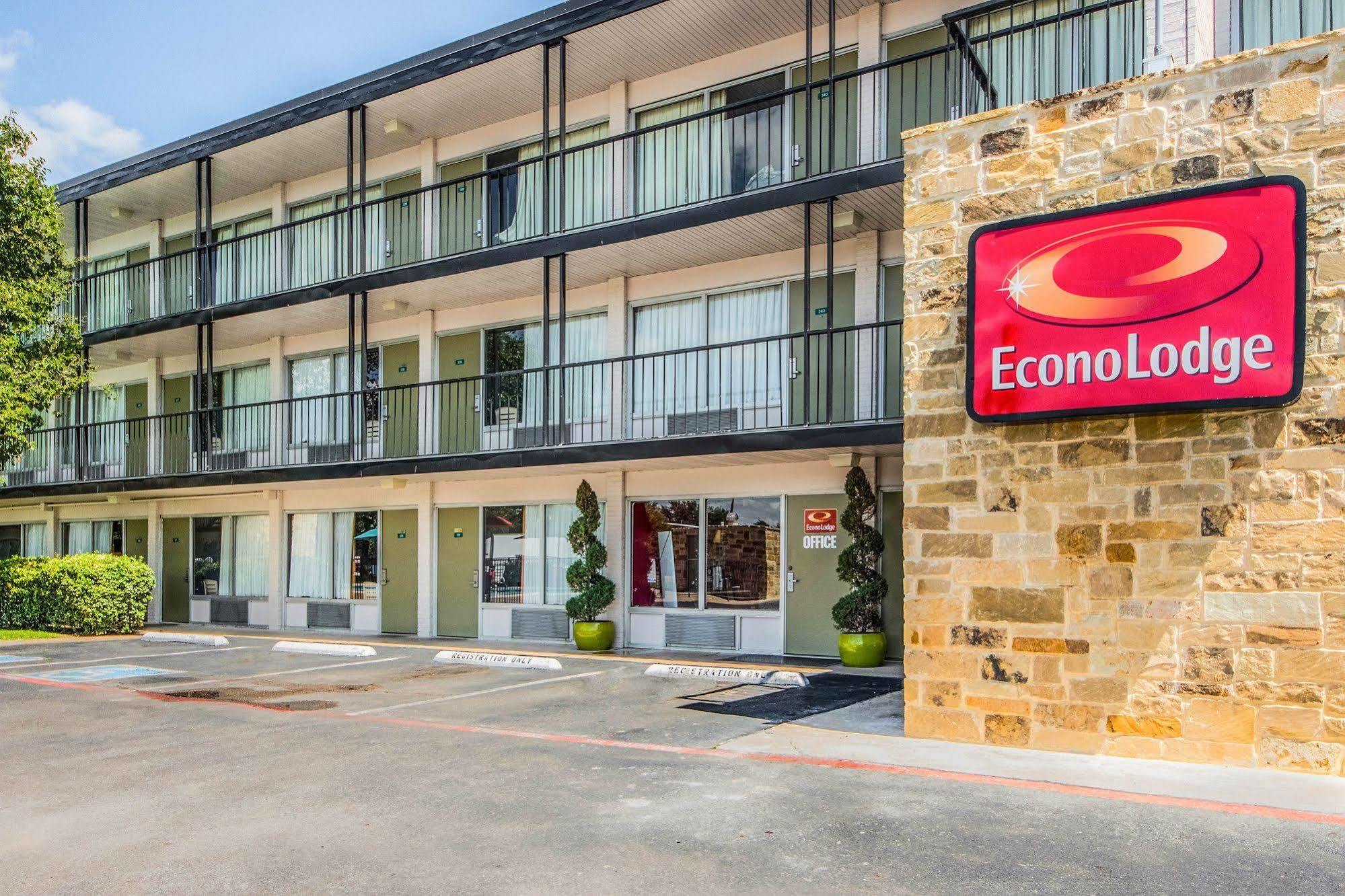 Econo Lodge Airport I-35 North Фармерс-Бранч Экстерьер фото