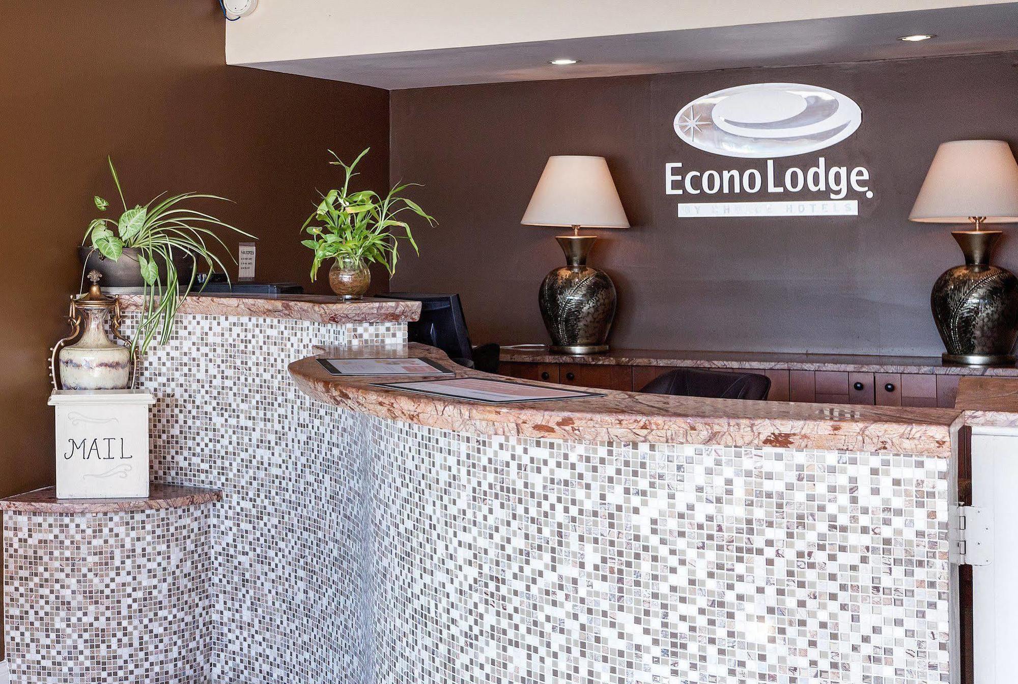 Econo Lodge Airport I-35 North Фармерс-Бранч Экстерьер фото