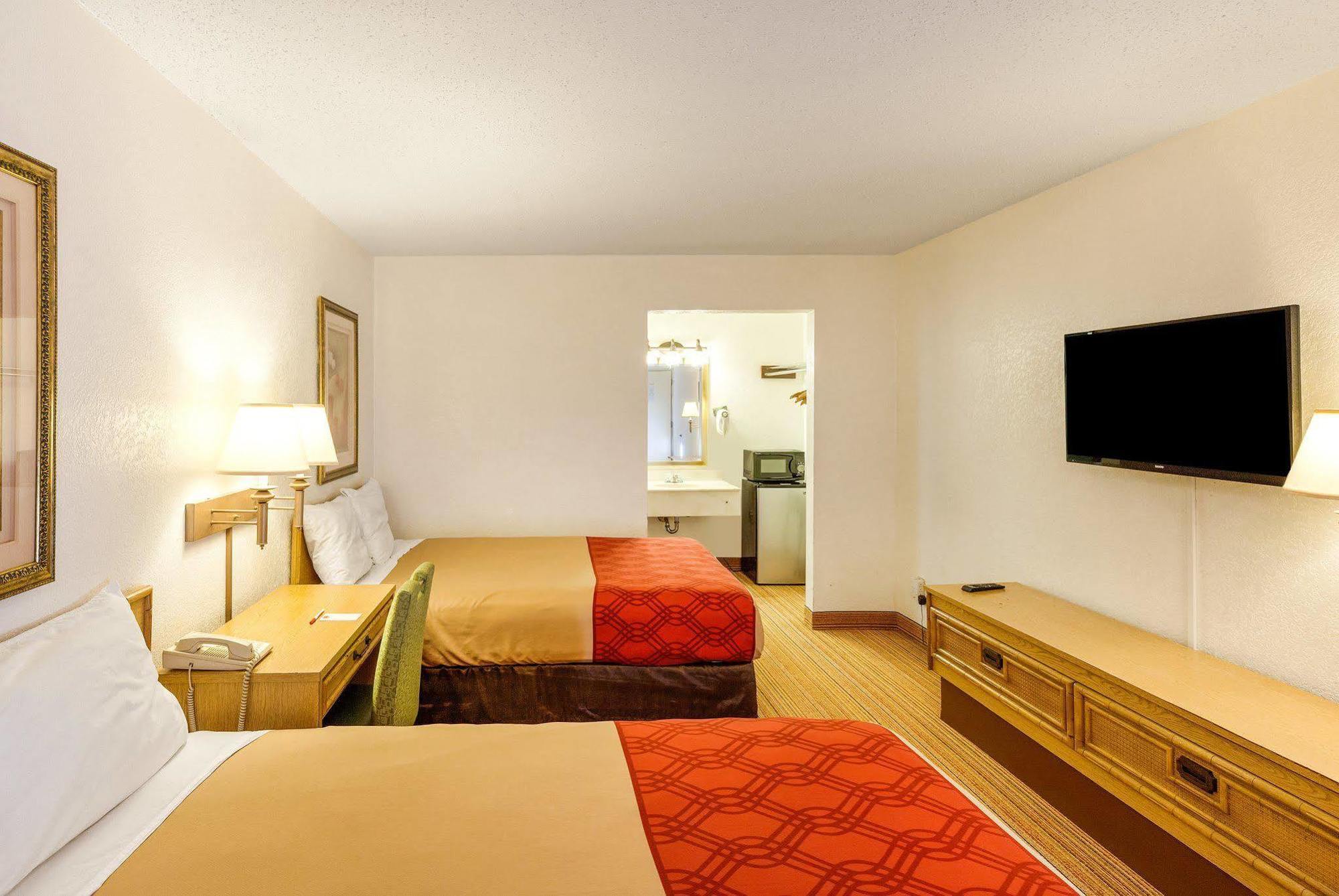 Econo Lodge Airport I-35 North Фармерс-Бранч Экстерьер фото