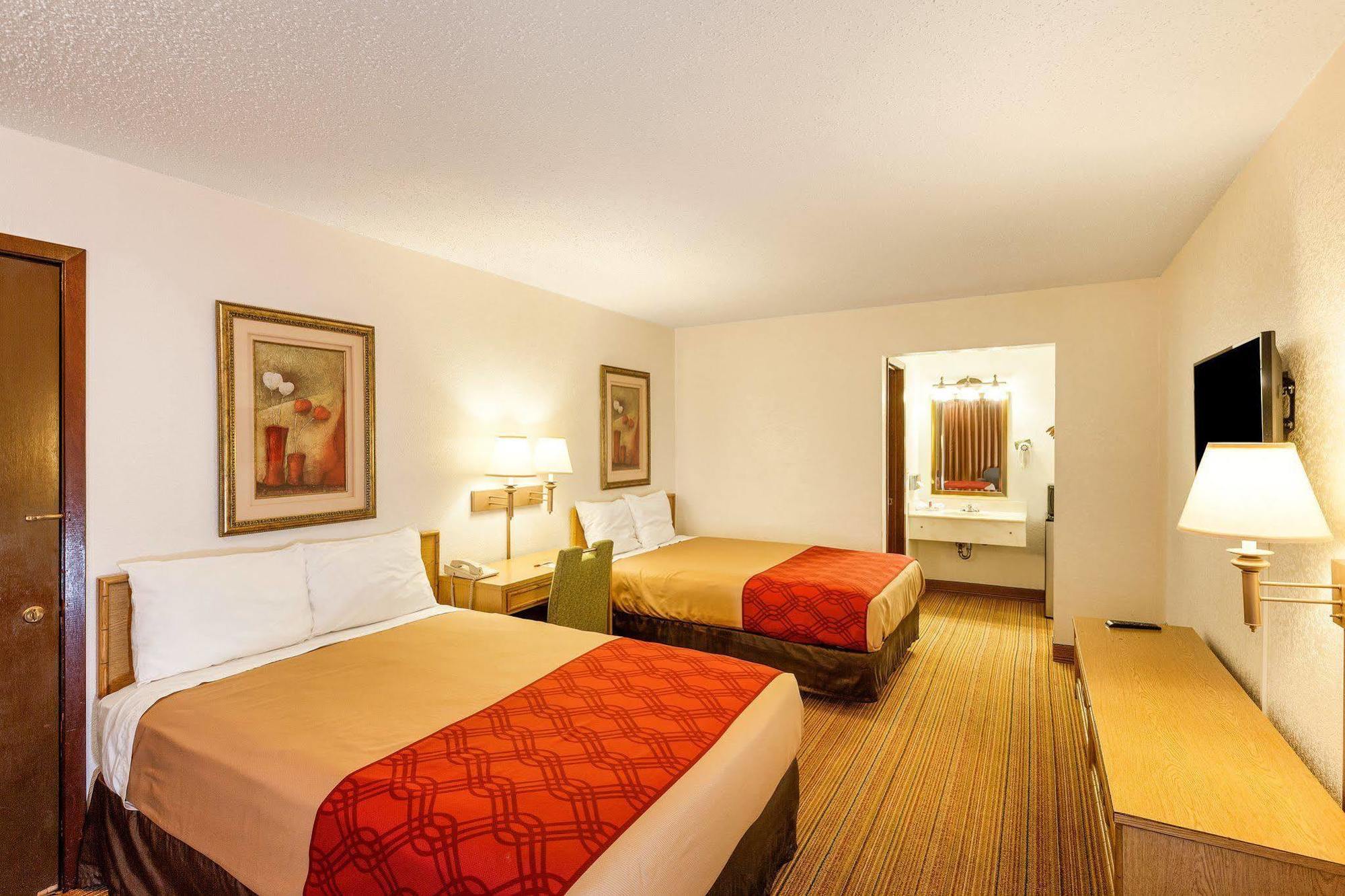 Econo Lodge Airport I-35 North Фармерс-Бранч Экстерьер фото