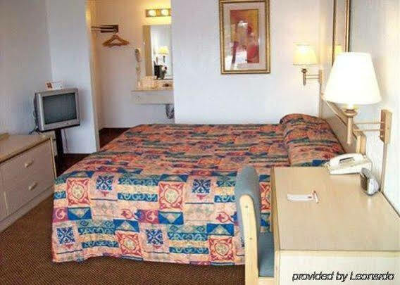 Econo Lodge Airport I-35 North Фармерс-Бранч Экстерьер фото